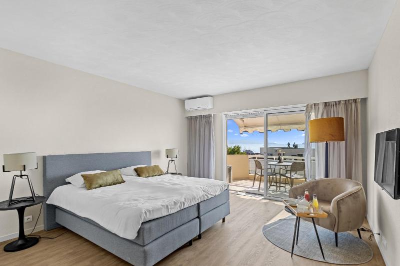 Riviera Beach Hotel - image 22