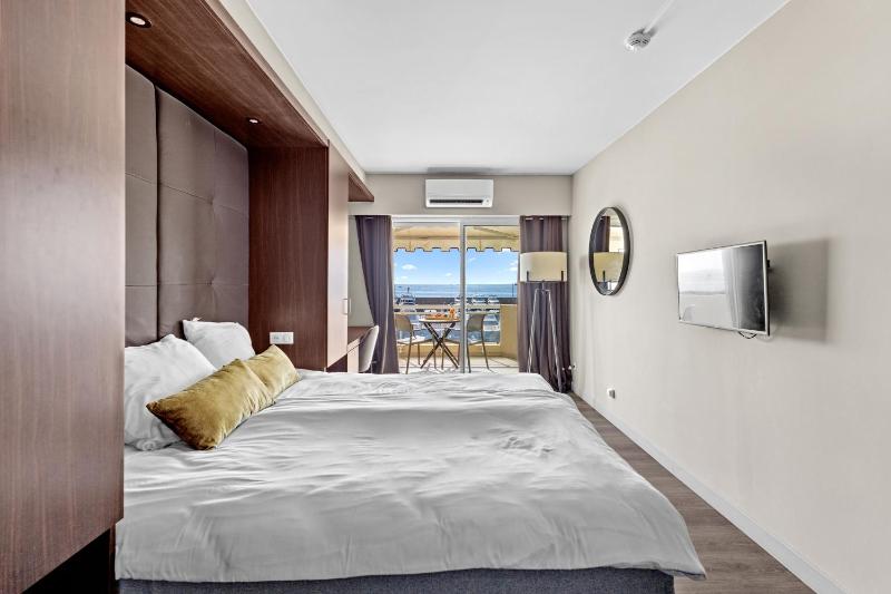 Riviera Beach Hotel - image 23