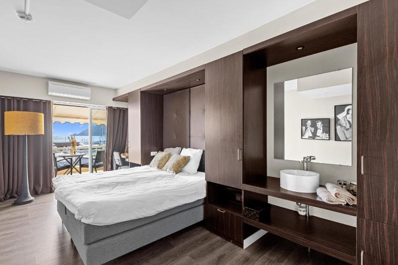 Riviera Beach Hotel - image 26