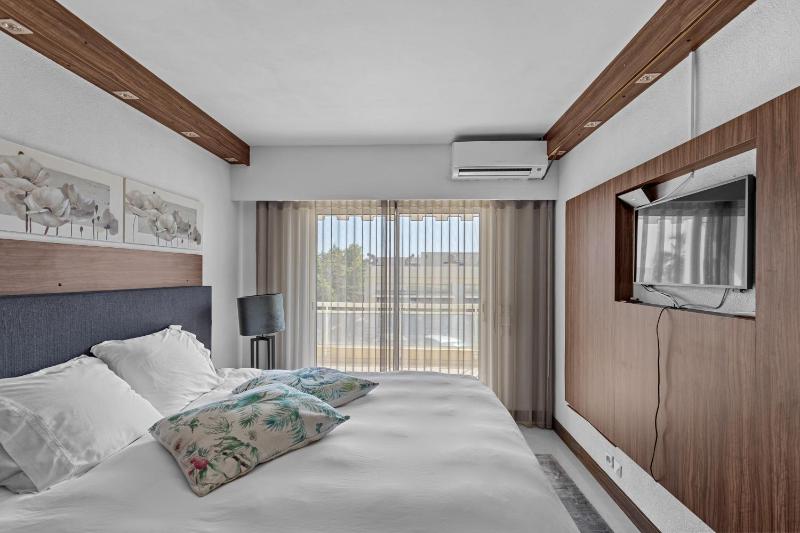Riviera Beach Hotel - image 18