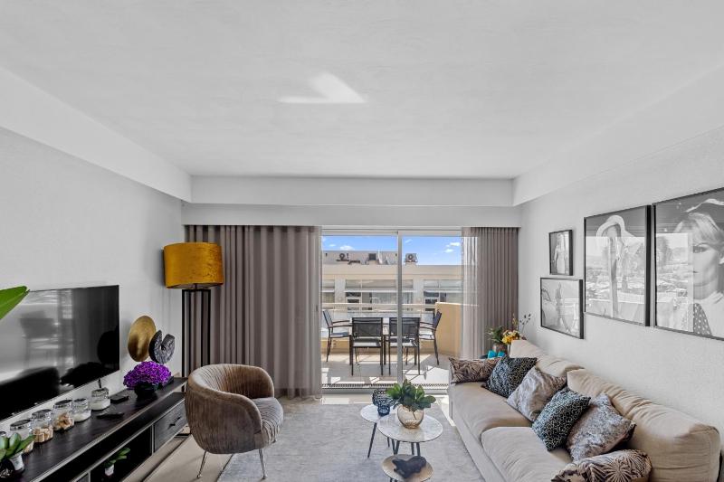 Riviera Beach Hotel - image 6