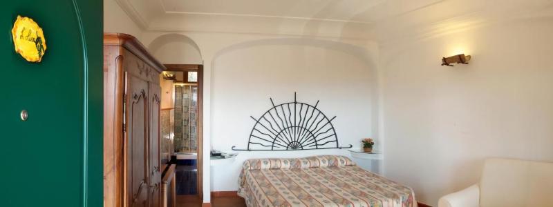 Classic Double or Twin Room image 4