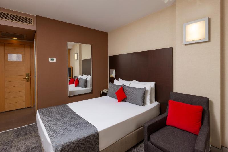 Superior Double or Twin Room image 4