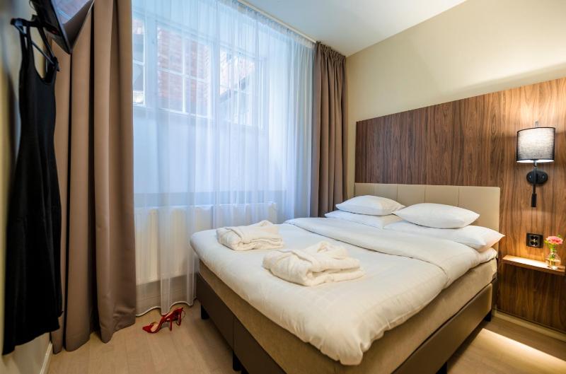 Standard Double Room image 2