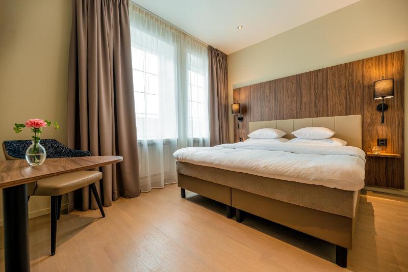 Standard Double Room image 4