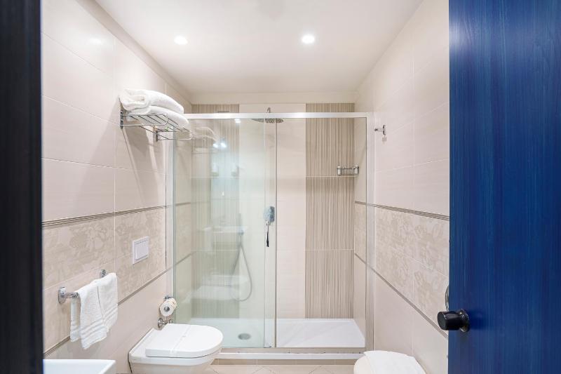 Superior Double or Twin Room with Pool View image 4