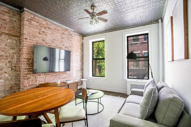 Sophisticated 2BD Apartment on Barrow Street, Greenwich Village Images