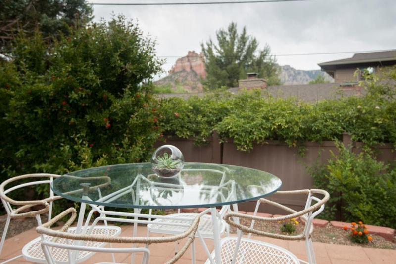 Quaint Uptown Sedona home walking distance to shops - image 35