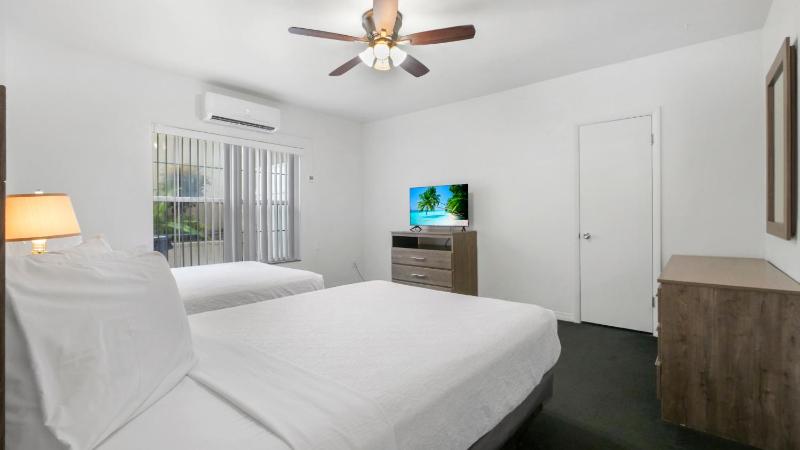 Ocean Court Beachfront Hotel - image 11