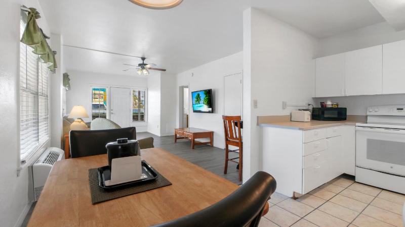 Ocean Court Beachfront Hotel - image 49