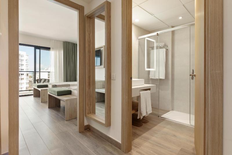 Standard Double Room (2 Adults) image 4