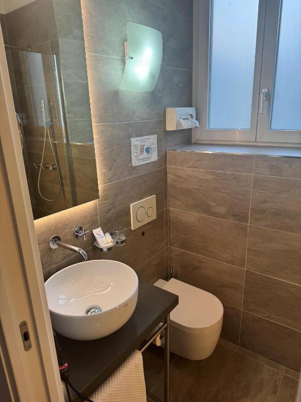 Standard Single Room image 4