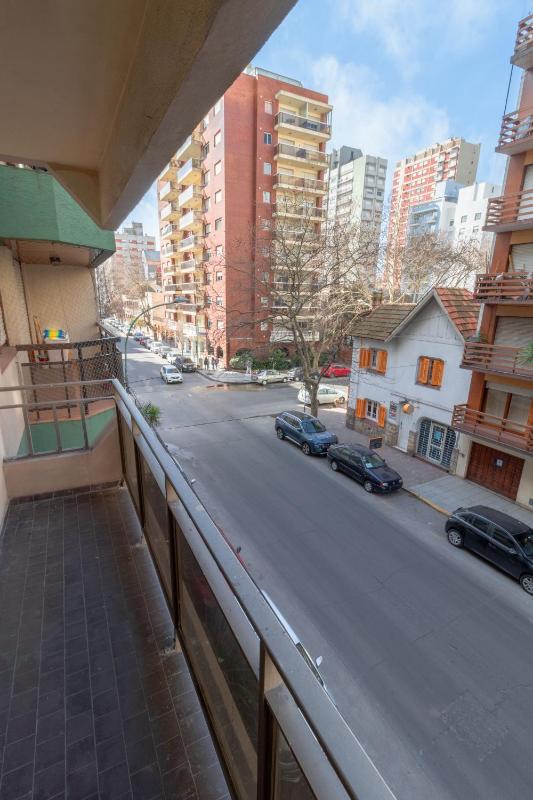 Check and Home - La Rioja - 6 Huespedes Amplio con Balcon al frente - image 10