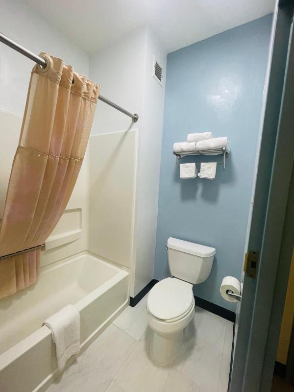 Standard King Room - Non-Smoking  image 4