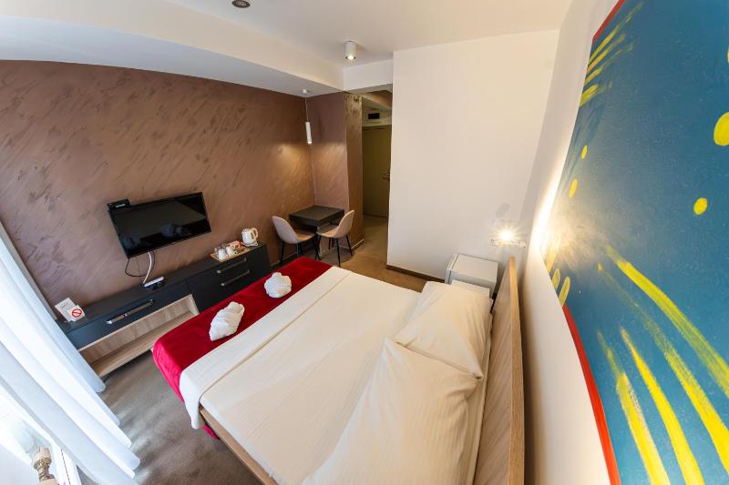 Double Room with Terrace image 3