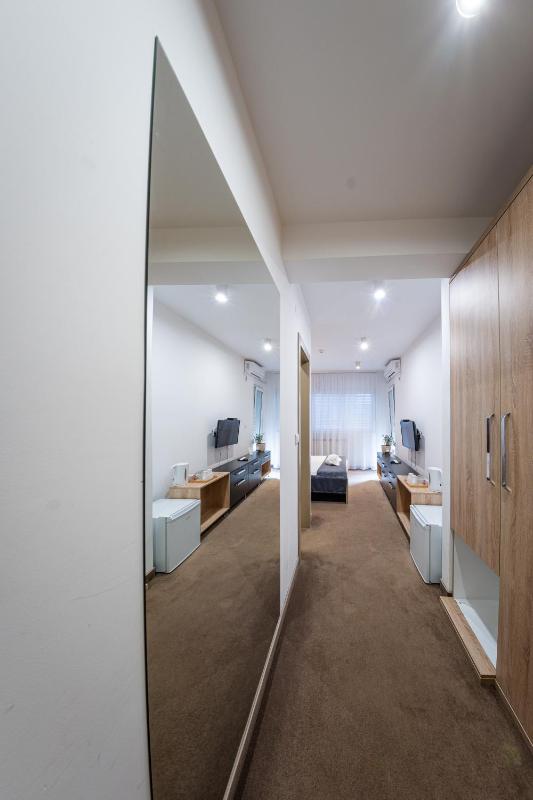 Double Room with Patio image 3