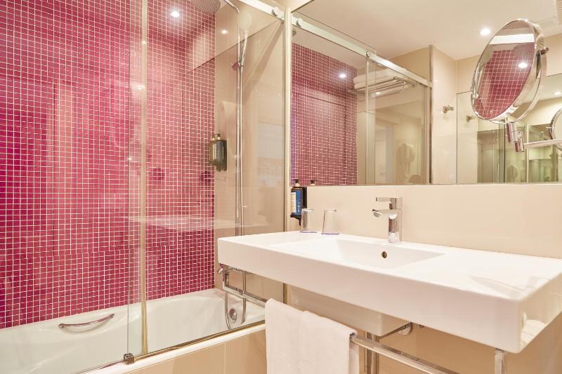 Double or Twin Room with Sea View image 2