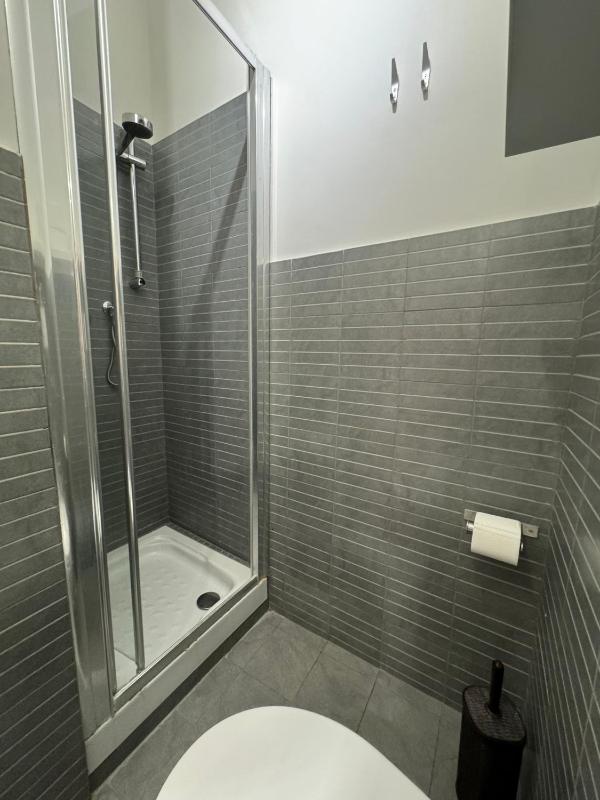 Double Room with Balcony image 4