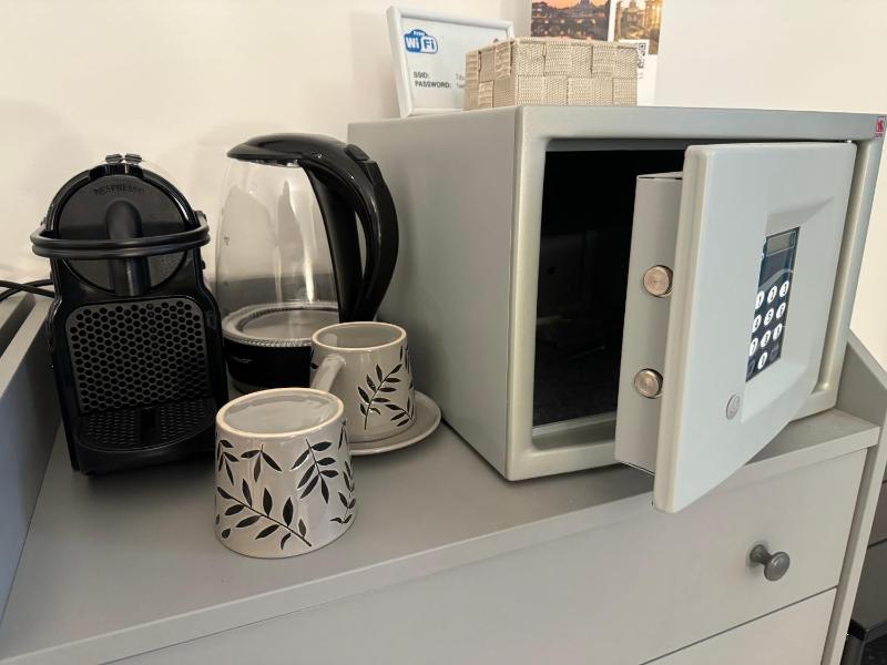 Double Room with Balcony image 2