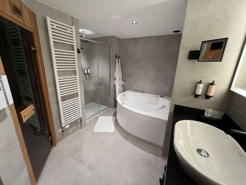 King Suite with Sofa Bed for Children - Non-Smoking image 2