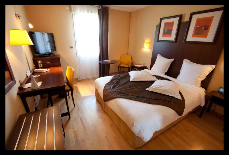 Classic Double Room - Non-Smoking image 4