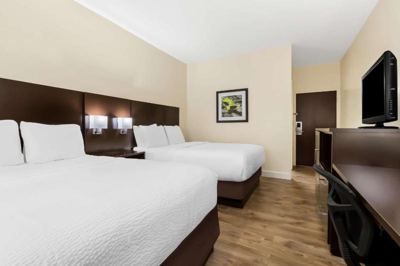 Double Room with Two Double Beds - Disability Access - Non Smoking image 4