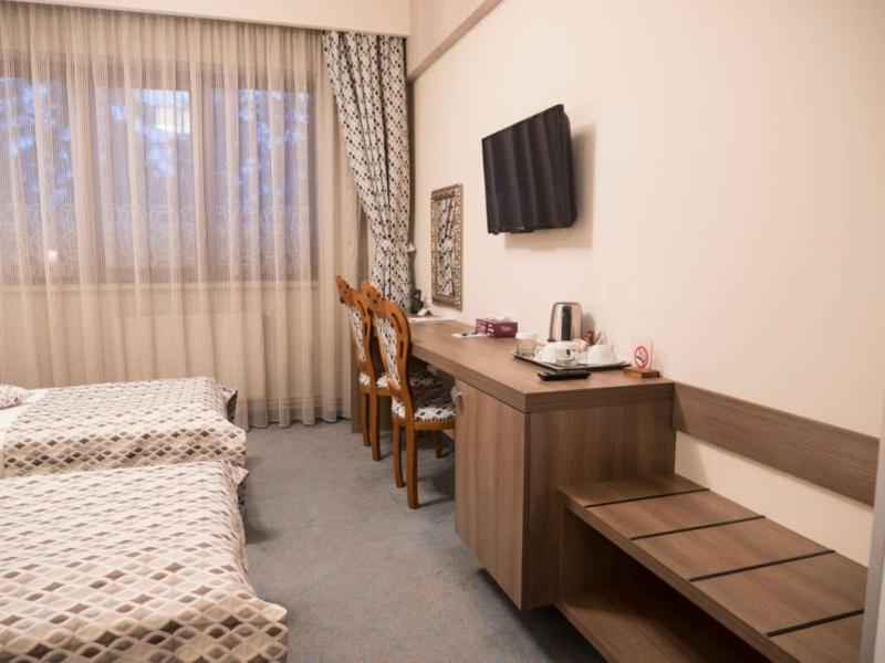Comfort Twin Room image 4