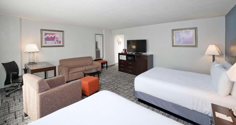 Junior Suite with Two Queen Beds and Sofa Bed image 4