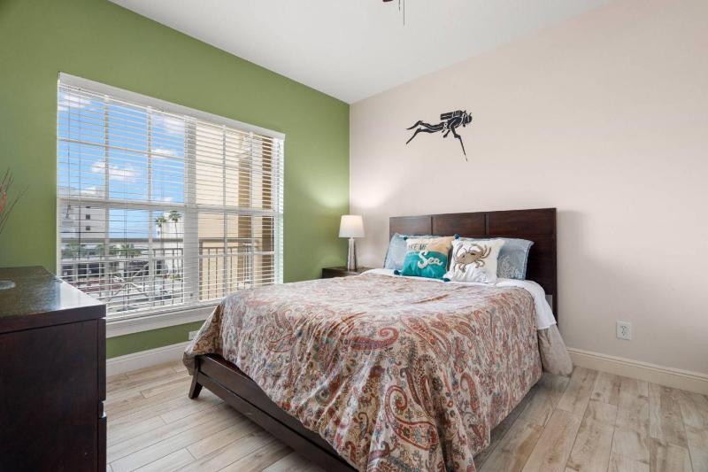 404 Bay Harbor - image 39