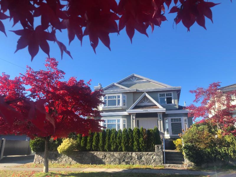 7 Bedrooms in the Heart of Vancouver - image 1