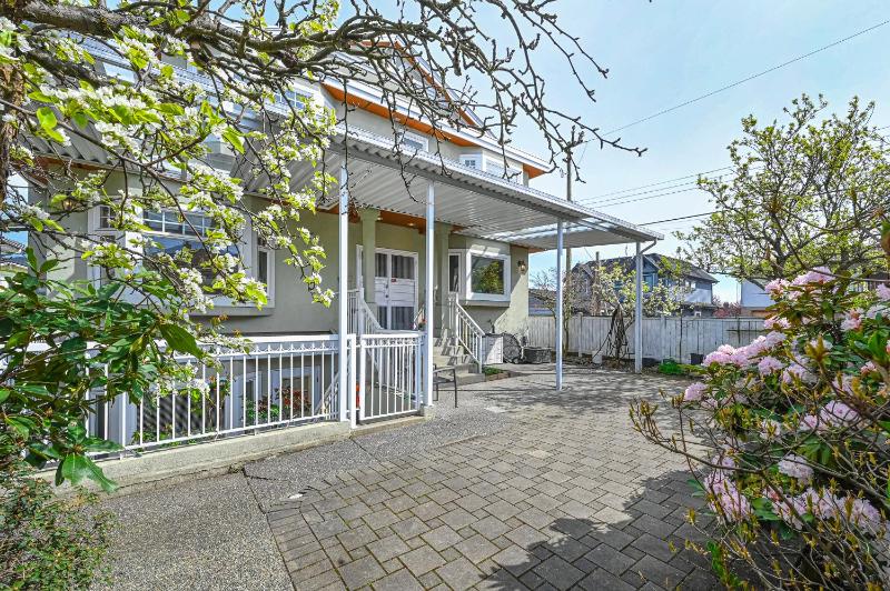 7 Bedrooms in the Heart of Vancouver - image 6