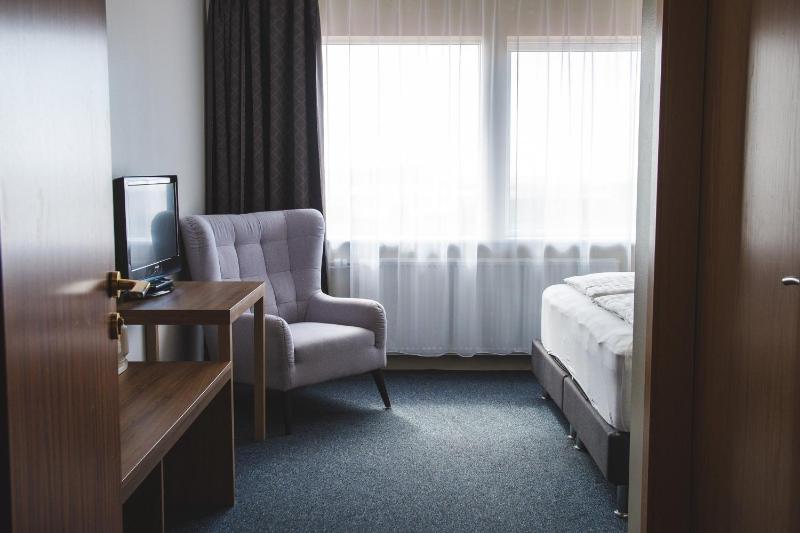 Double or Twin Room image 3