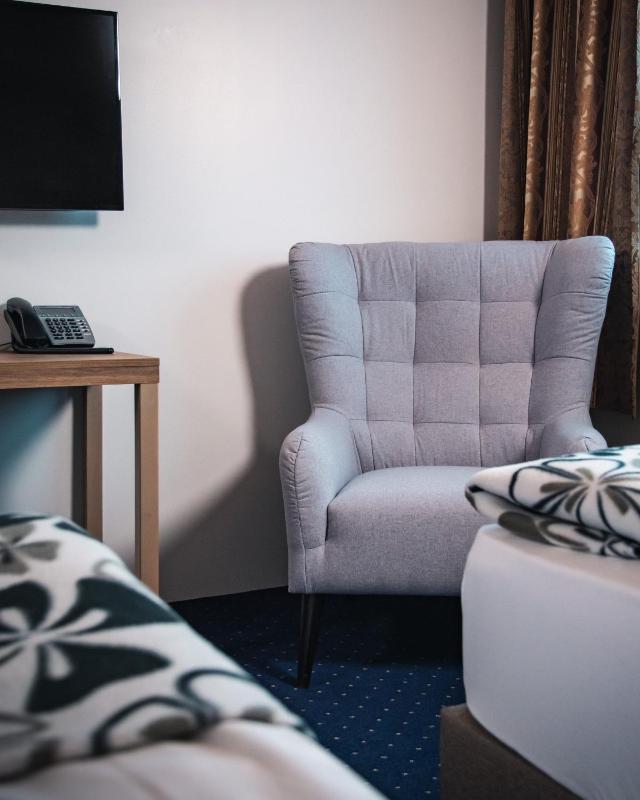 Double or Twin Room image 4