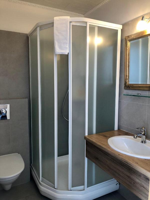 Double or Twin Room image 2