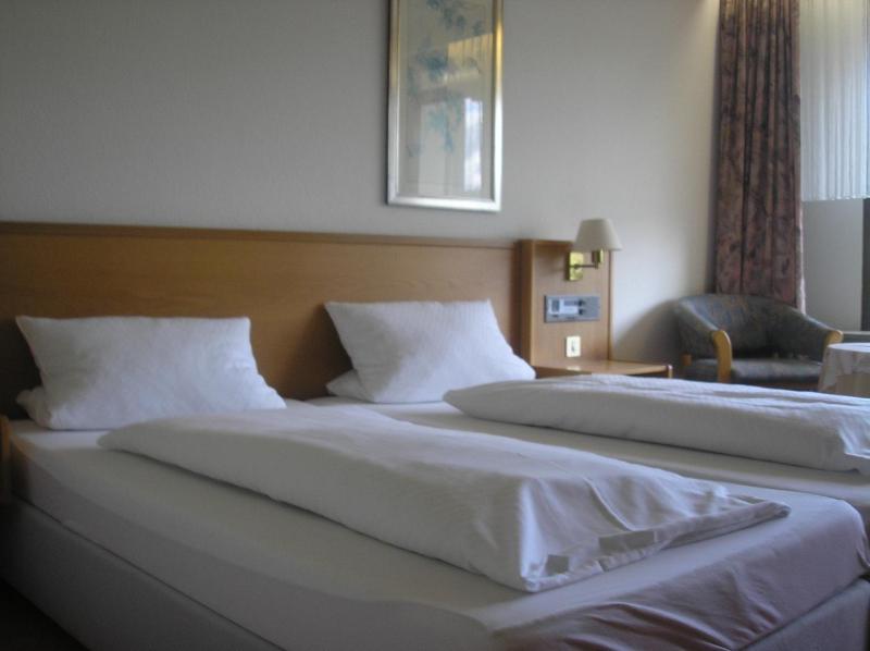 Deluxe Double Room with Balcony image 1
