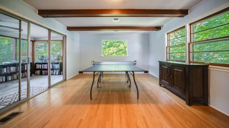 Spacious 5-Bedroom Retreat for 12 in Serene Neighborhood Near Louisville's Best Attractions - image 27