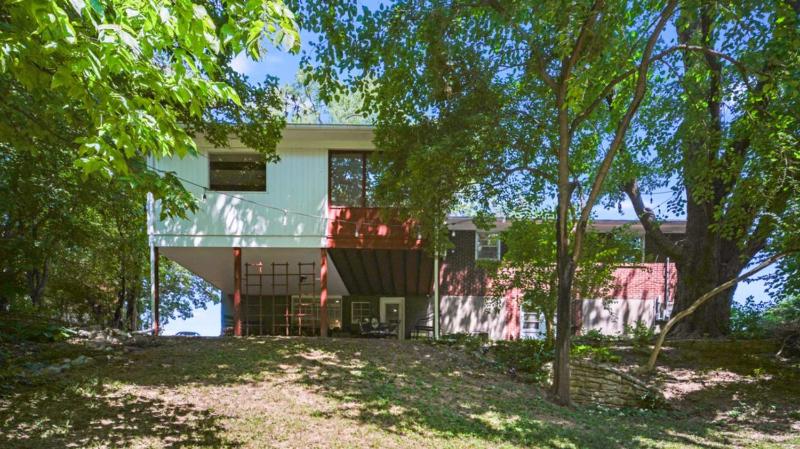 Spacious 5-Bedroom Retreat for 12 in Serene Neighborhood Near Louisville's Best Attractions - image 42