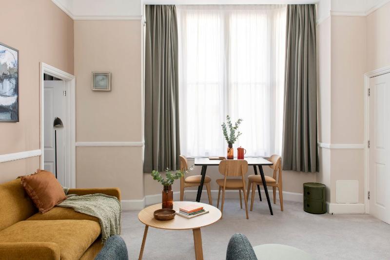 One-Bedroom Apartment image 3