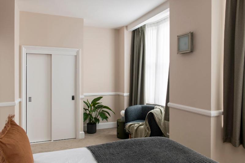 Superior Apartment image 2