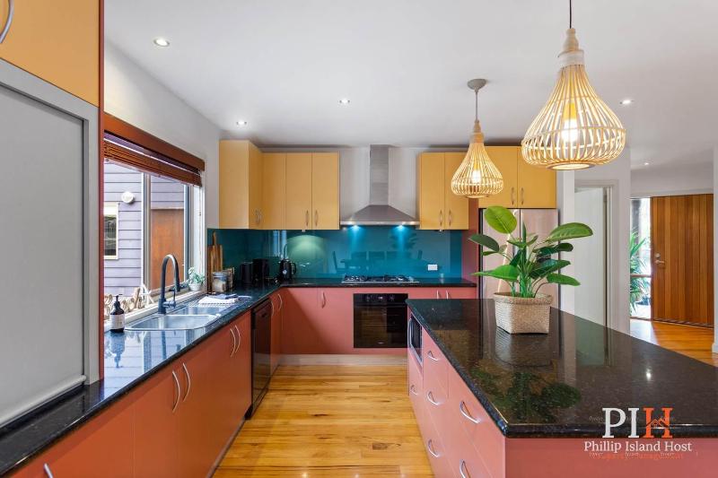 Beachwood Retreat for Ultimate Relaxation - image 25