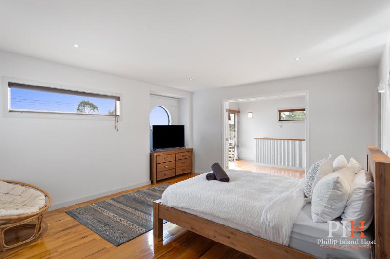 Beachwood Retreat for Ultimate Relaxation - image 10