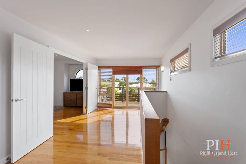Beachwood Retreat for Ultimate Relaxation - image 19