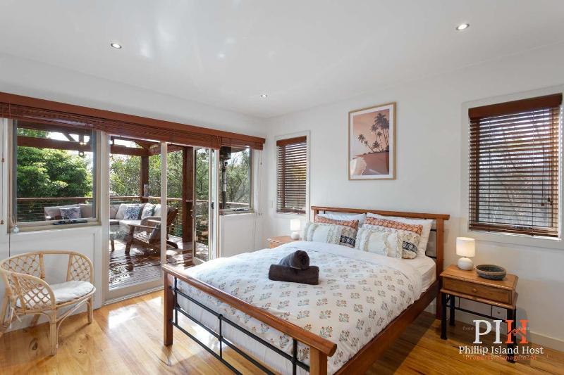 Beachwood Retreat for Ultimate Relaxation - image 30