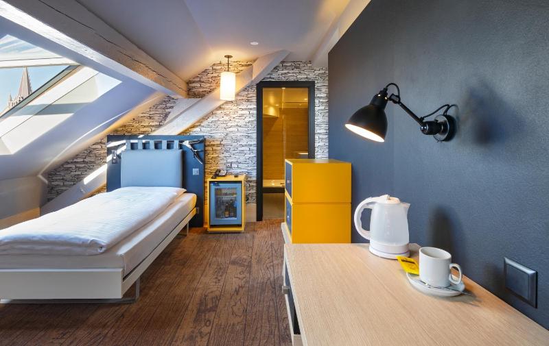 Single Room - Roof Top image 2