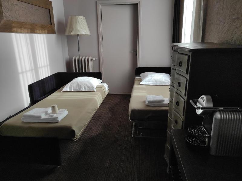 Superior Triple Room image 4