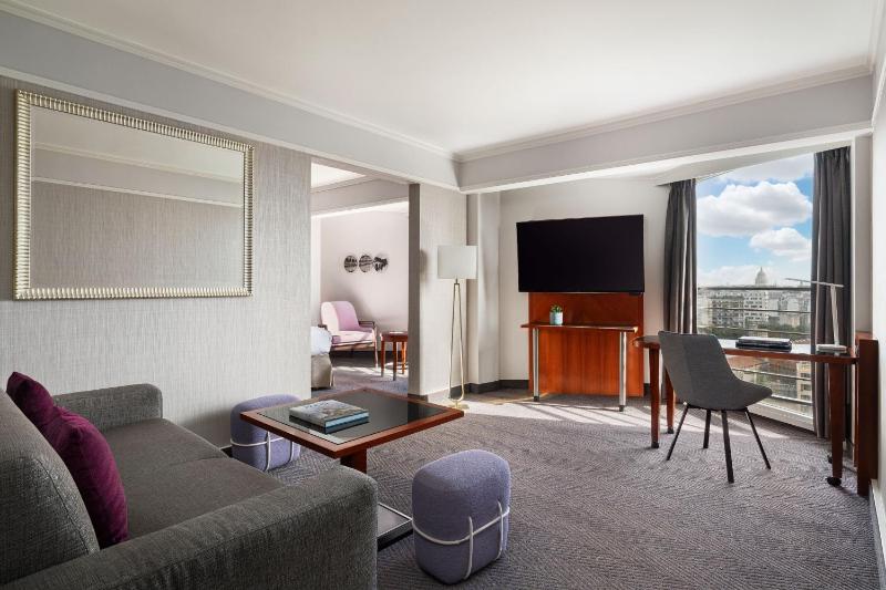 Junior King Suite image 1