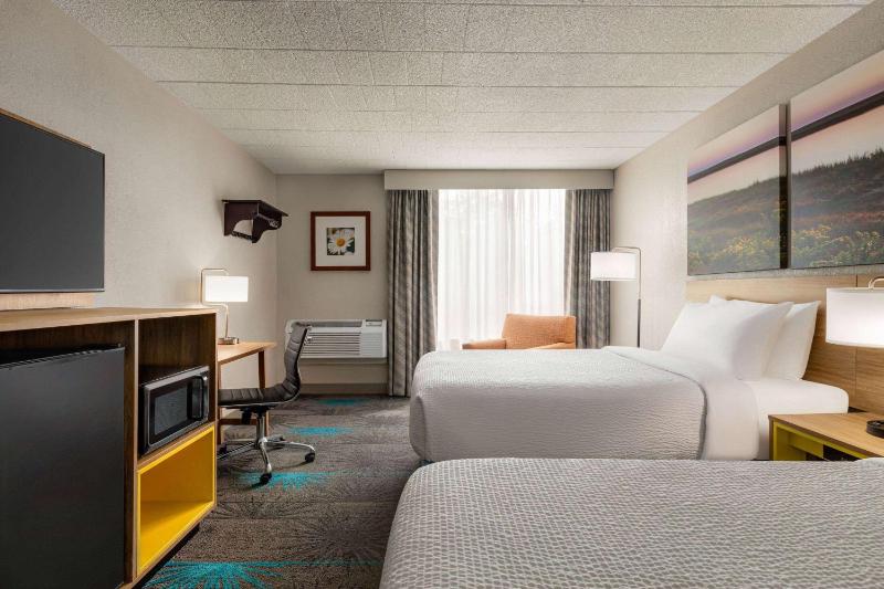 Business Two Double Bed Suite- Non-Smoking image 2