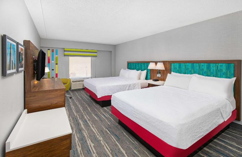 Room with Two Queen Beds - Non-Smoking image 3