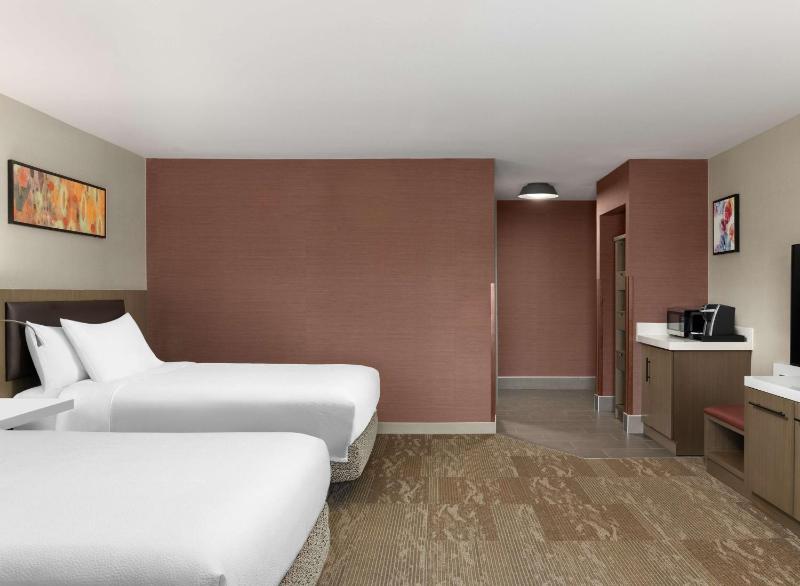 Queen Room with Two Queen Beds image 1