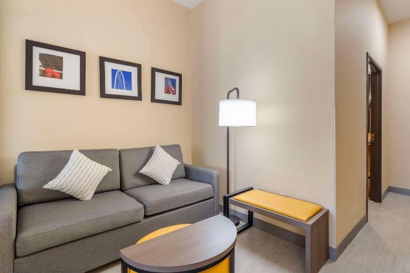 Suite with Two Queen Beds - Accessible/Non-Smoking image 4